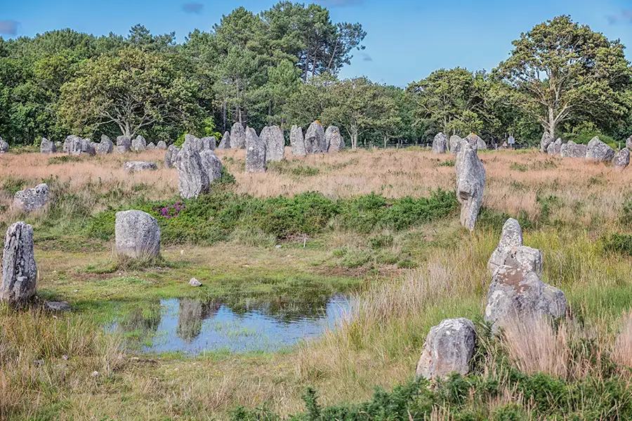 discover carnac and its menhirs